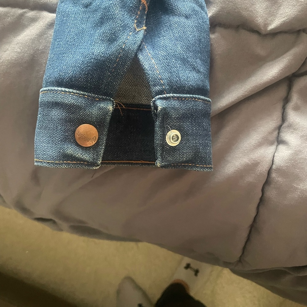 Vintage wrangler jean jacket size 40.